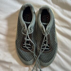 Ecco tennis shoe size 40